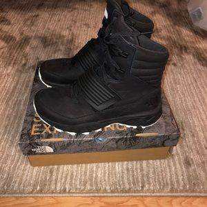 Women Raedonda Boot Sneaker Mid. Brand new.